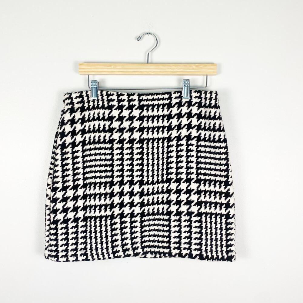 Forever 21 Black and White Houndstooth Mini Skirt